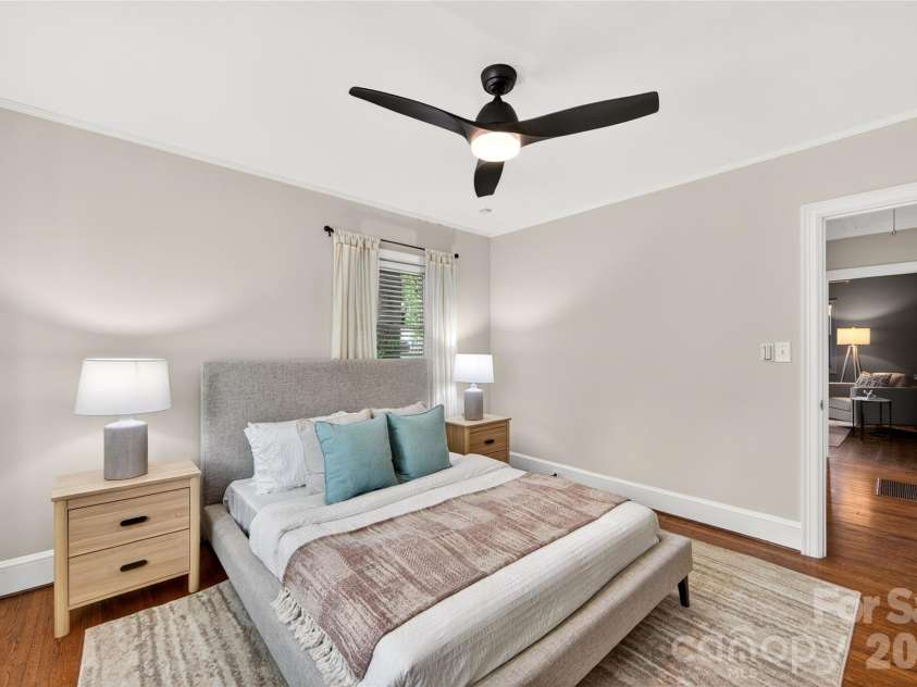 1825 Cumberland Avenue, Charlotte, NC 28203.  MLS# CAR4391863, YatesRealty ID 29767. 
