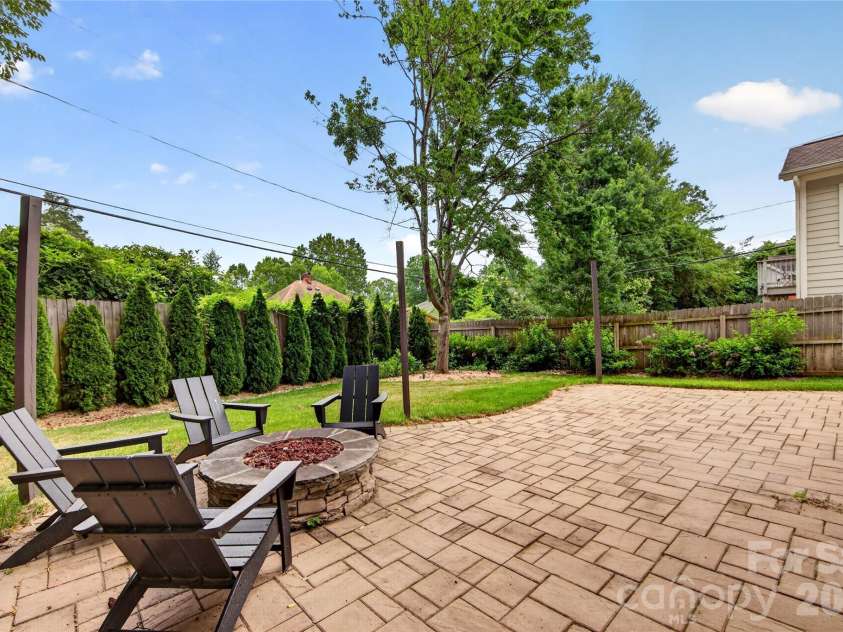 1825 Cumberland Avenue, Charlotte, NC 28203.  MLS# CAR4391863, YatesRealty ID 29767. 
