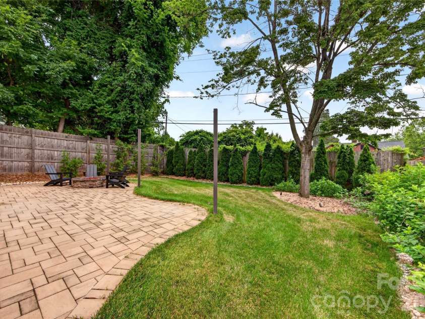 1825 Cumberland Avenue, Charlotte, NC 28203.  MLS# CAR4391863, YatesRealty ID 29767. 
