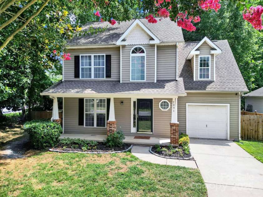 7801 Bella Vista Court, Charlotte, NC 28216.  MLS# CAR4285247, YatesRealty ID 29767. WELCOME HOME!  4BR/2.5 BA STUNNING Transitional with fenced in yard and front porch.