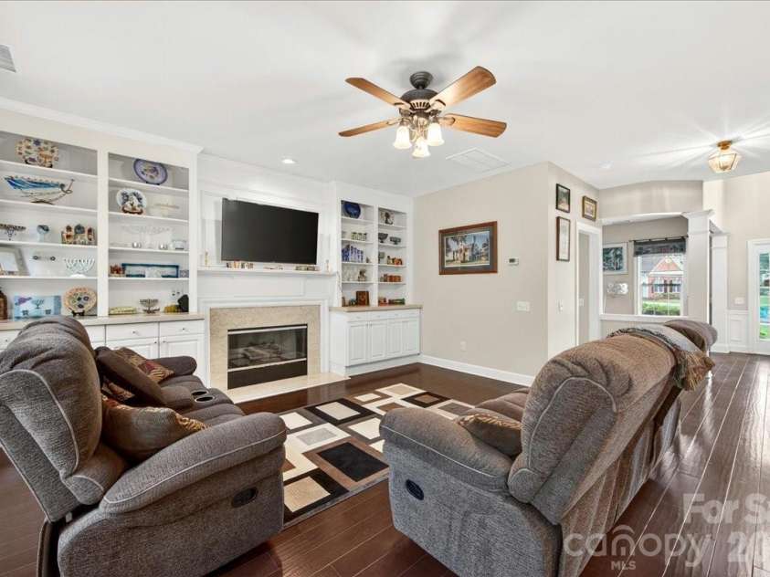 10604 Knight Castle Drive, Charlotte, NC 28277.  MLS# CAR4392146, YatesRealty ID 29768. 