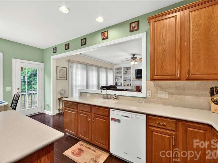 10604 Knight Castle Drive, Charlotte, NC 28277.  MLS# CAR4392146, YatesRealty ID 29768. 