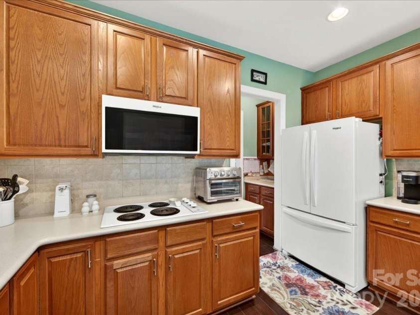 10604 Knight Castle Drive, Charlotte, NC 28277.  MLS# CAR4392146, YatesRealty ID 29768. 