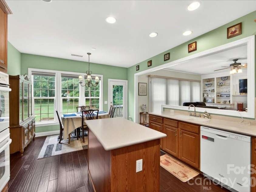 10604 Knight Castle Drive, Charlotte, NC 28277.  MLS# CAR4392146, YatesRealty ID 29768. 