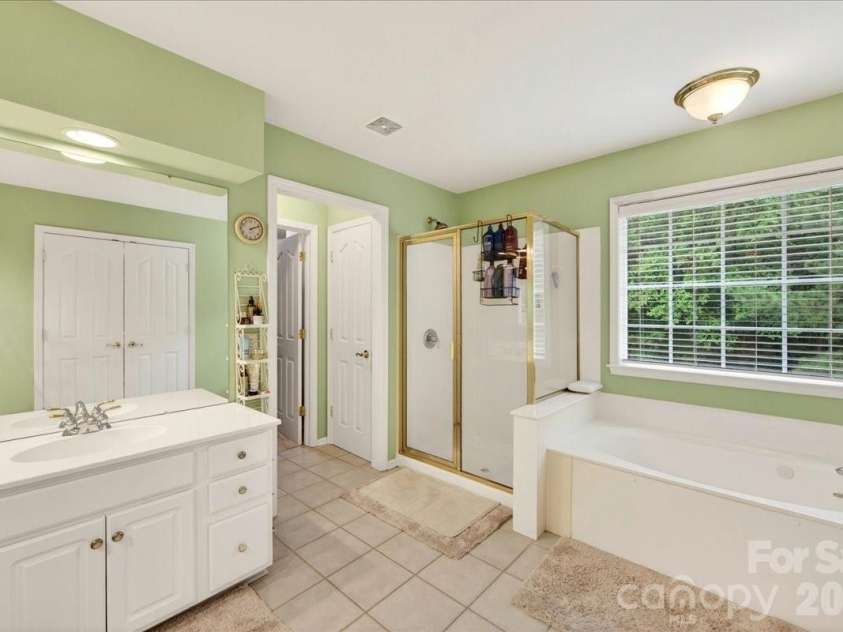 10604 Knight Castle Drive, Charlotte, NC 28277.  MLS# CAR4392146, YatesRealty ID 29768. 