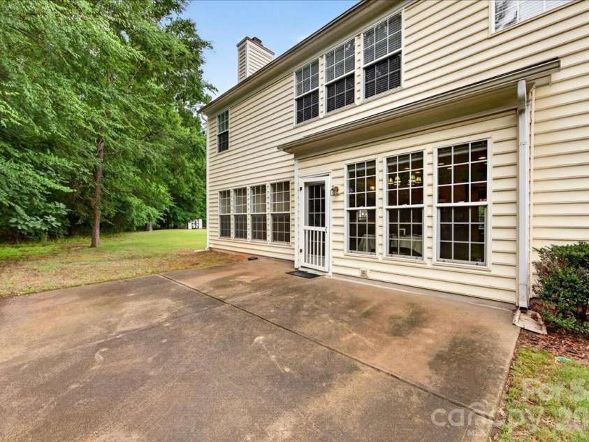 10604 Knight Castle Drive, Charlotte, NC 28277.  MLS# CAR4392146, YatesRealty ID 29768. Back Patio