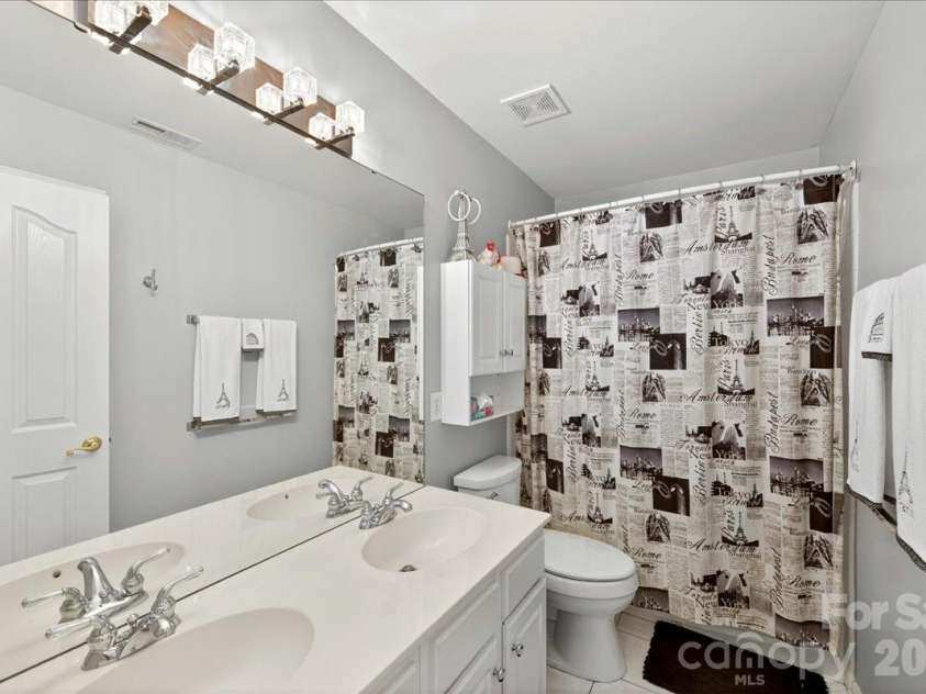 10604 Knight Castle Drive, Charlotte, NC 28277.  MLS# CAR4392146, YatesRealty ID 29768. Full Bath on 2nd Floor