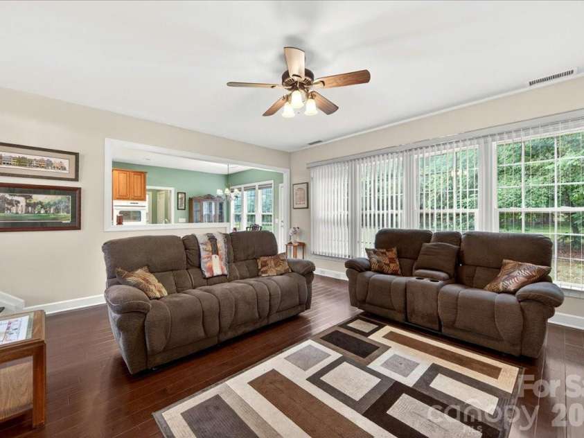 10604 Knight Castle Drive, Charlotte, NC 28277.  MLS# CAR4392146, YatesRealty ID 29768. Great Room