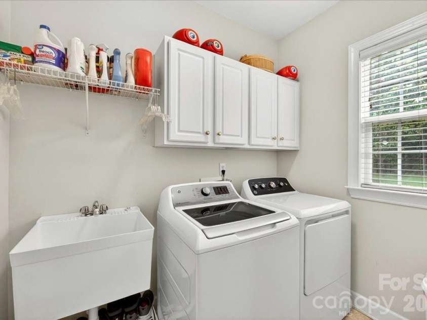 10604 Knight Castle Drive, Charlotte, NC 28277.  MLS# CAR4392146, YatesRealty ID 29768. Laundry Room