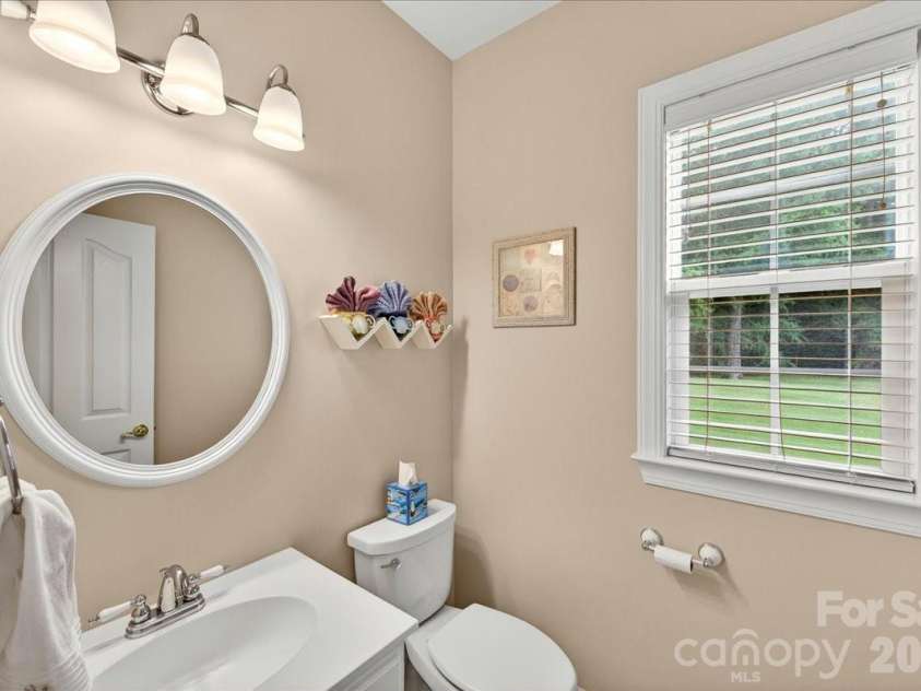 10604 Knight Castle Drive, Charlotte, NC 28277.  MLS# CAR4392146, YatesRealty ID 29768. Powder Room