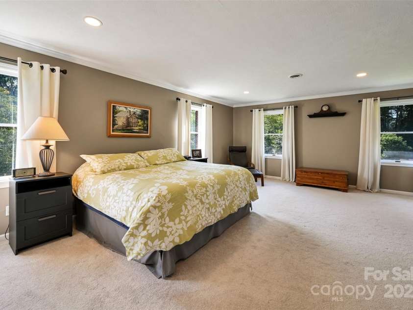 507 Fenwick Court, Hendersonville, NC 28739.  MLS# CAR4283171, YatesRealty ID 29768. 