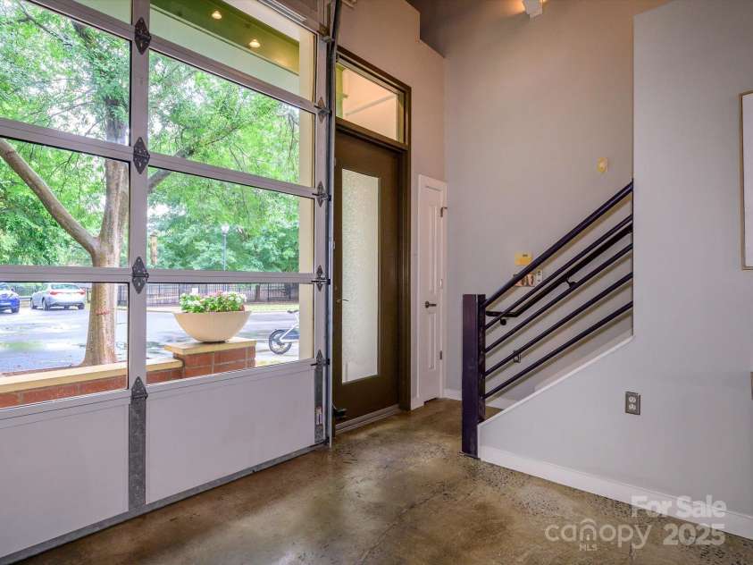 808 Academy Street, Charlotte, NC 28205.  MLS# CAR4284946, YatesRealty ID 29772. Foyer