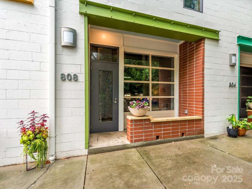 808 Academy Street, Charlotte, NC 28205.  MLS# CAR4284946, YatesRealty ID 29772. Front Entry