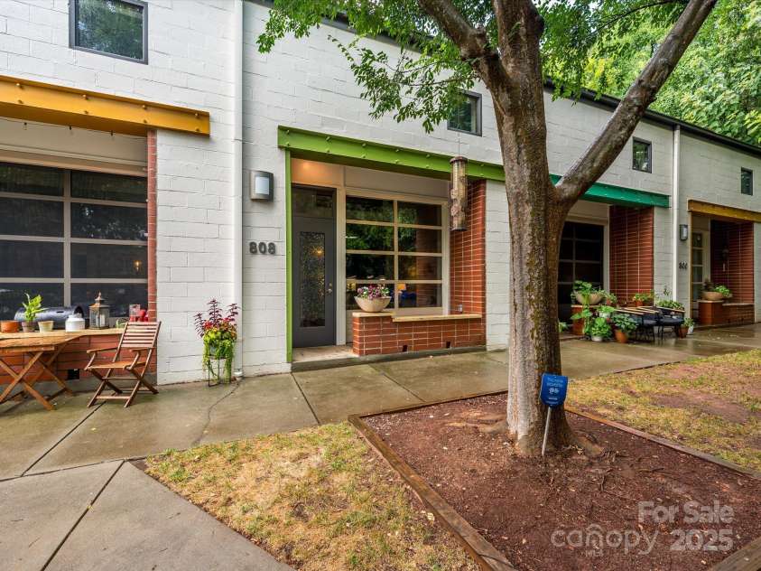808 Academy Street, Charlotte, NC 28205.  MLS# CAR4284946, YatesRealty ID 29772. Front Exterior