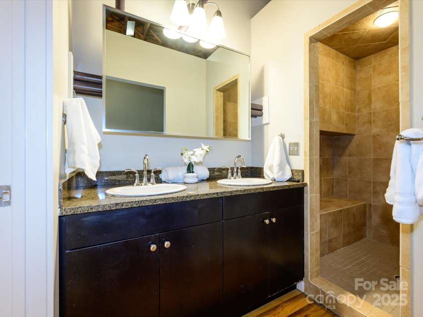 808 Academy Street, Charlotte, NC 28205.  MLS# CAR4284946, YatesRealty ID 29772. Full Bath 2