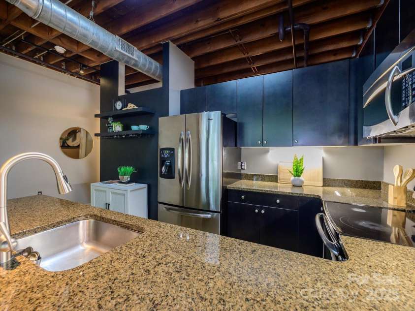 808 Academy Street, Charlotte, NC 28205.  MLS# CAR4284946, YatesRealty ID 29772. Kitchen