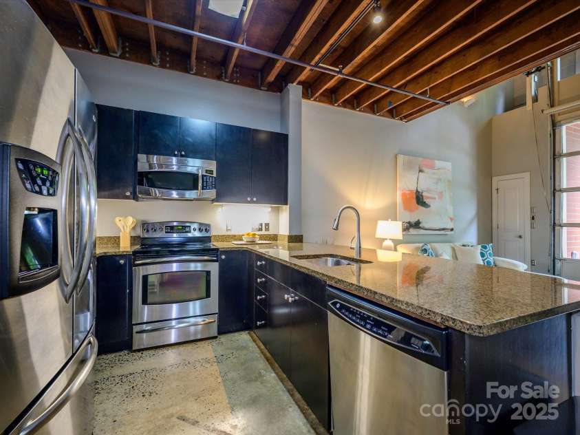 808 Academy Street, Charlotte, NC 28205.  MLS# CAR4284946, YatesRealty ID 29772. Kitchen