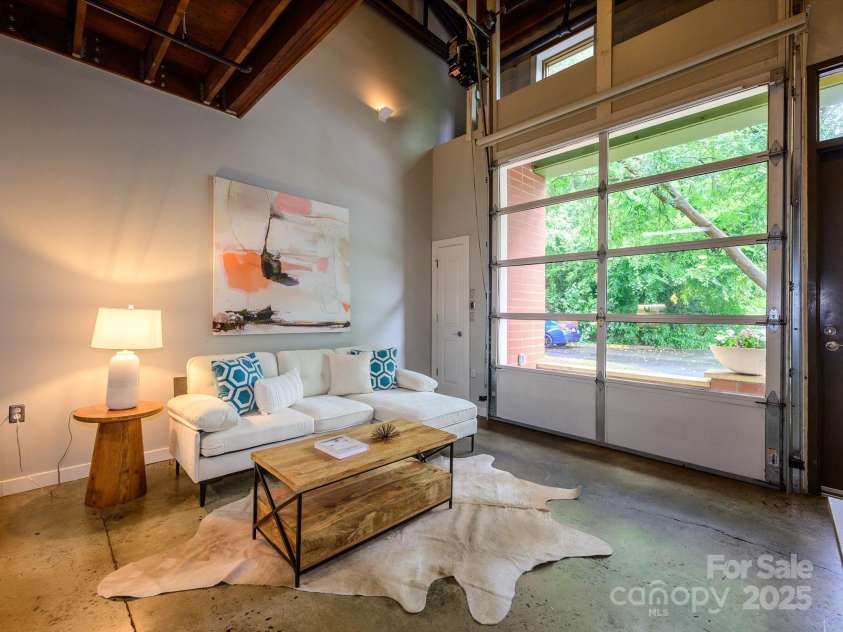 808 Academy Street, Charlotte, NC 28205.  MLS# CAR4284946, YatesRealty ID 29772. Living Room