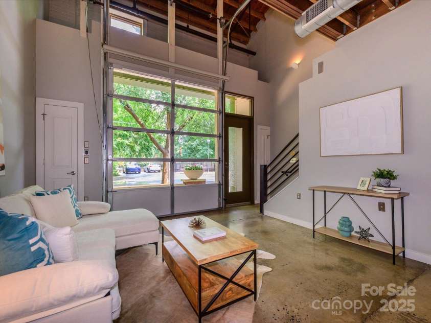 808 Academy Street, Charlotte, NC 28205.  MLS# CAR4284946, YatesRealty ID 29772. Living Room