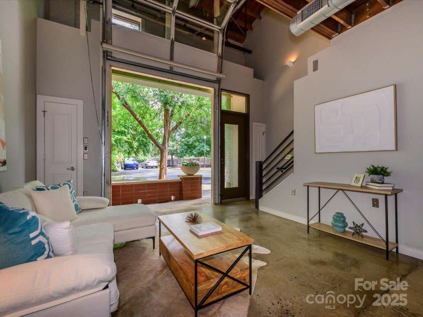 808 Academy Street, Charlotte, NC 28205.  MLS# CAR4284946, YatesRealty ID 29772. Living Room