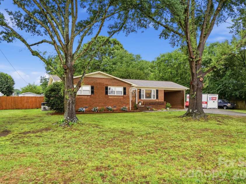 913 Gasser Drive, Concord, NC 28027.  MLS# CAR4391854, YatesRealty ID 29772. 