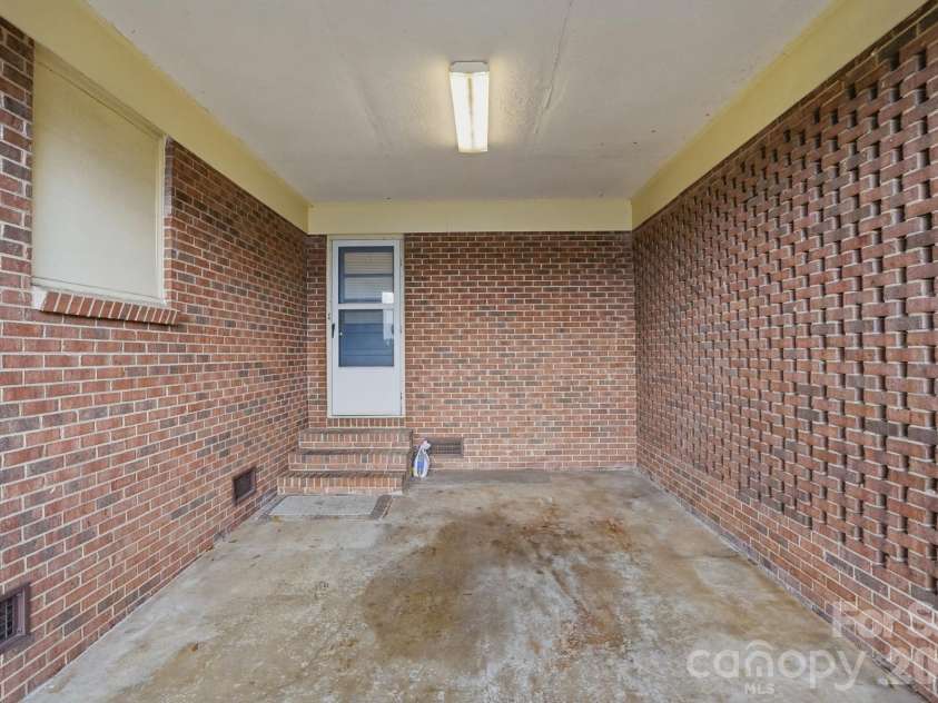 913 Gasser Drive, Concord, NC 28027.  MLS# CAR4391854, YatesRealty ID 29772. 