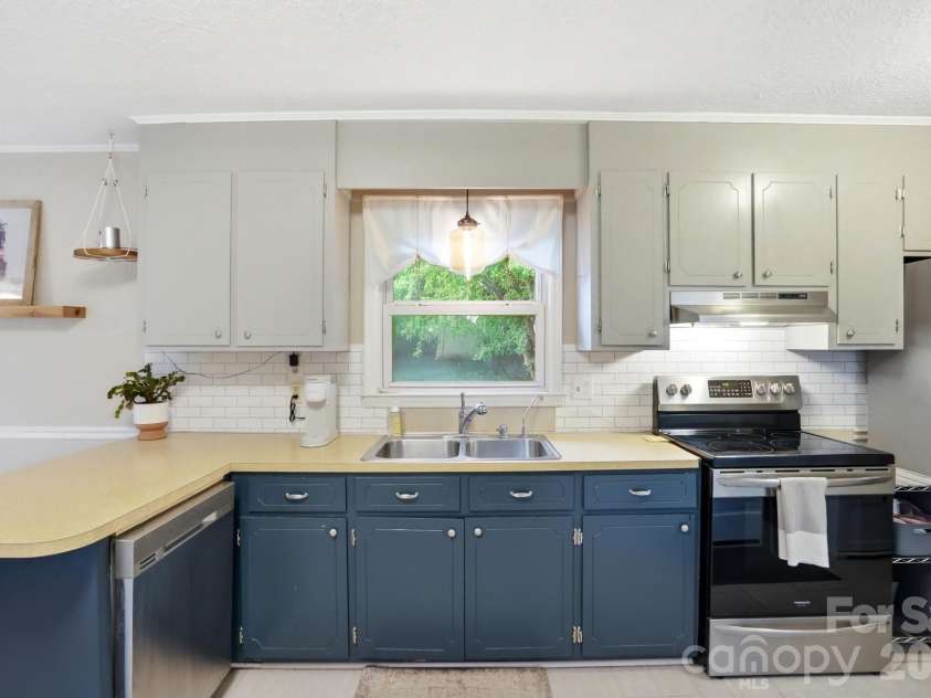 913 Gasser Drive, Concord, NC 28027.  MLS# CAR4391854, YatesRealty ID 29772. 