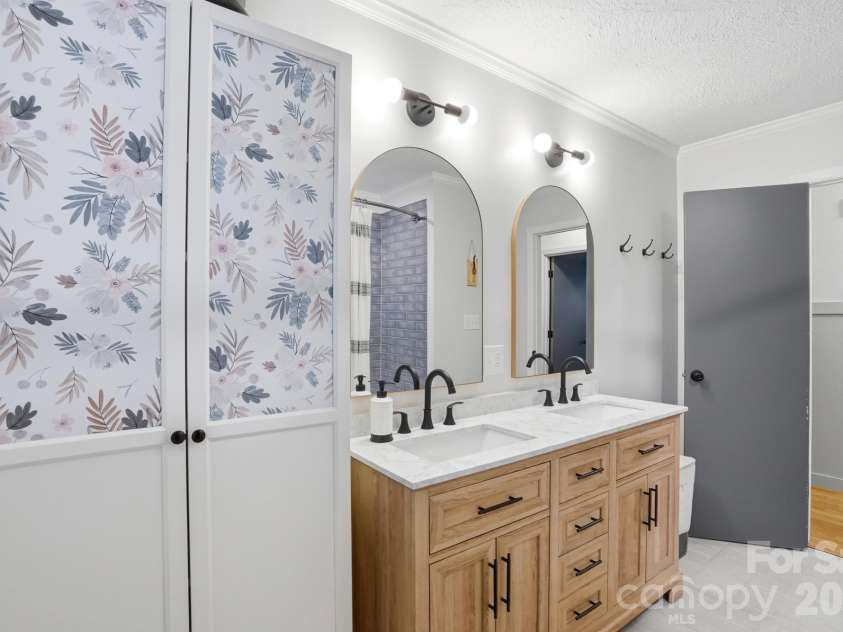 913 Gasser Drive, Concord, NC 28027.  MLS# CAR4391854, YatesRealty ID 29772. 