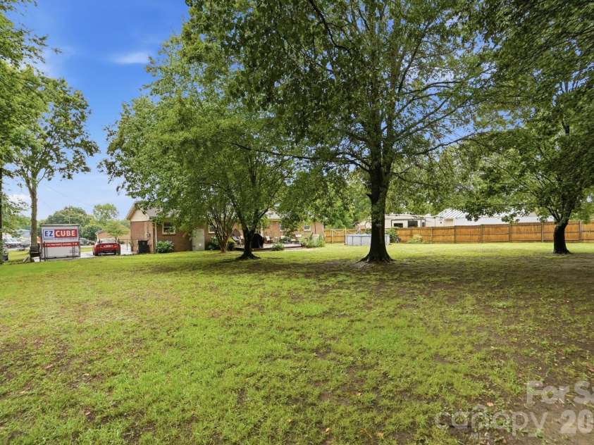 913 Gasser Drive, Concord, NC 28027.  MLS# CAR4391854, YatesRealty ID 29772. 