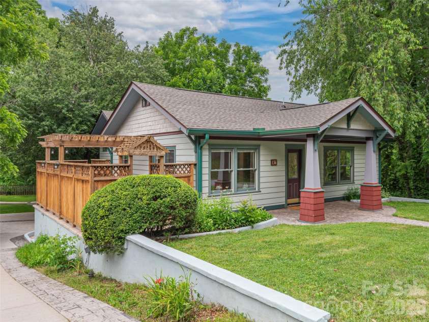 136 Assembly Street, Waynesville, NC 28786.  MLS# CAR4392822, YatesRealty ID 29773. 