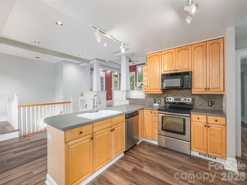 136 Assembly Street, Waynesville, NC 28786.  MLS# CAR4392822, YatesRealty ID 29773. 