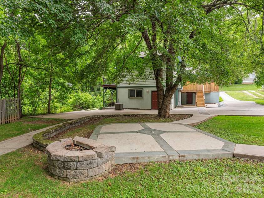 136 Assembly Street, Waynesville, NC 28786.  MLS# CAR4392822, YatesRealty ID 29773. 