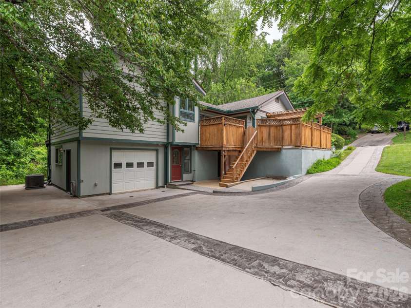 136 Assembly Street, Waynesville, NC 28786.  MLS# CAR4392822, YatesRealty ID 29773. 
