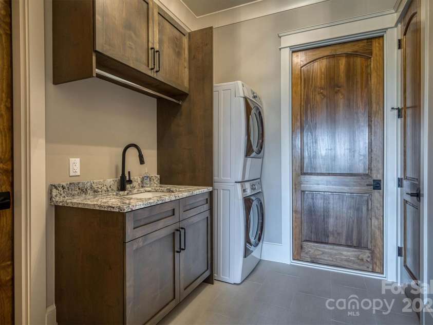 256 Hunt Camp Drive, Nebo, NC 28761.  MLS# CAR4279545, YatesRealty ID 29773. 