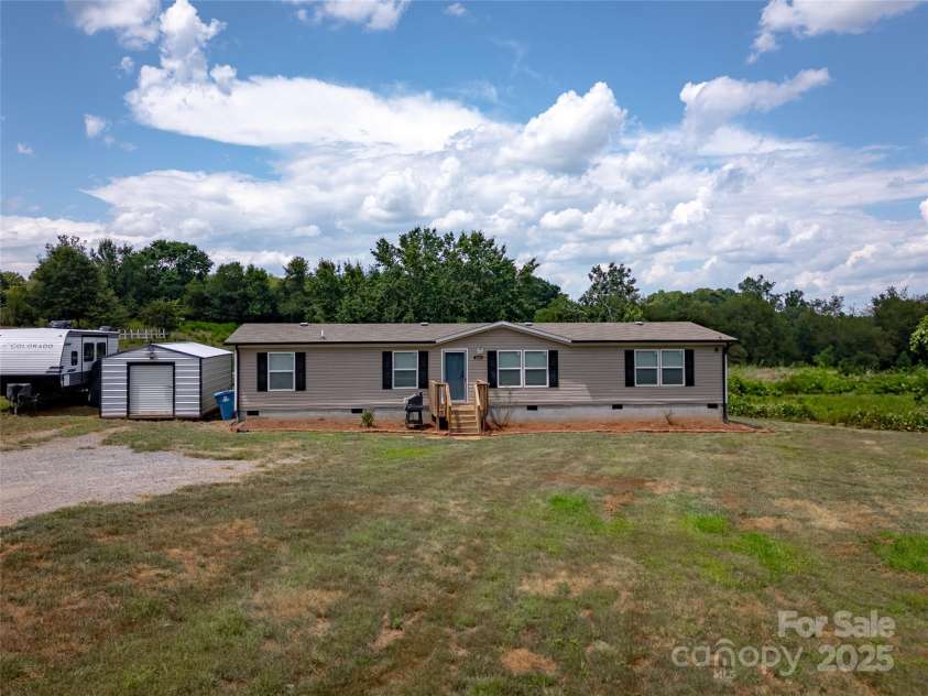 2090 Mesquite Lane, Newton, NC 28658.  MLS# CAR4287526, YatesRealty ID 29775. 