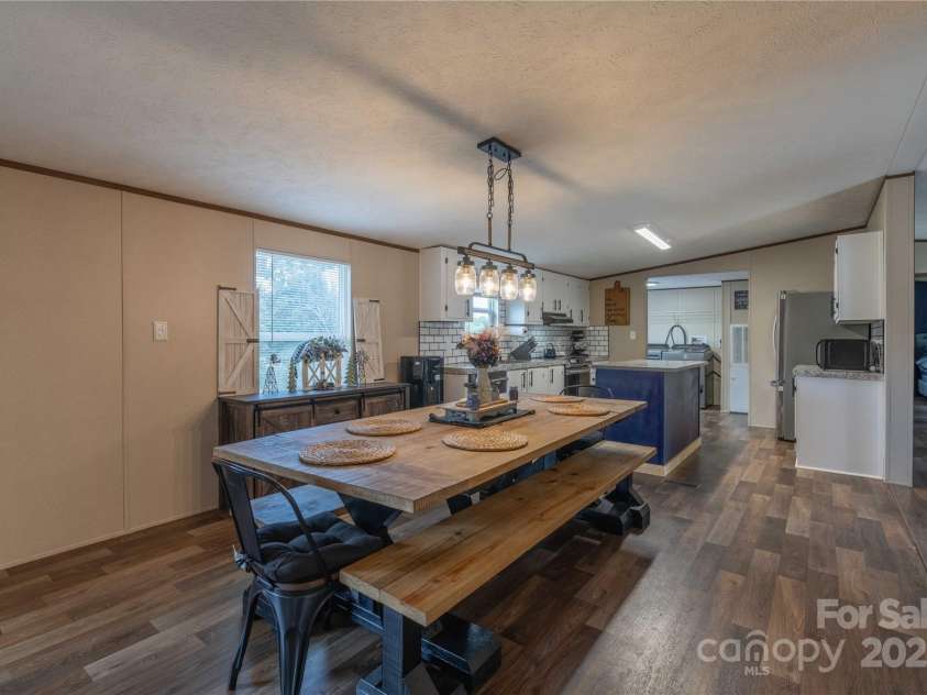 2090 Mesquite Lane, Newton, NC 28658.  MLS# CAR4287526, YatesRealty ID 29775. 
