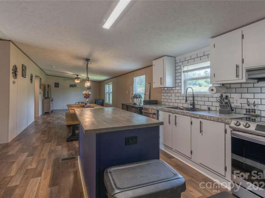 2090 Mesquite Lane, Newton, NC 28658.  MLS# CAR4287526, YatesRealty ID 29775. 