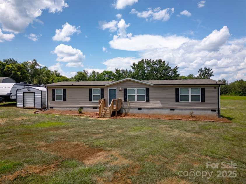 2090 Mesquite Lane, Newton, NC 28658.  MLS# CAR4287526, YatesRealty ID 29775. 