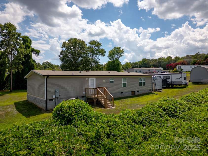 2090 Mesquite Lane, Newton, NC 28658.  MLS# CAR4287526, YatesRealty ID 29775. 