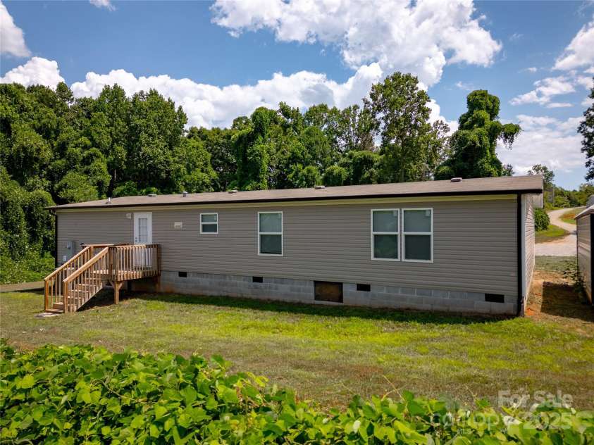 2090 Mesquite Lane, Newton, NC 28658.  MLS# CAR4287526, YatesRealty ID 29775. 