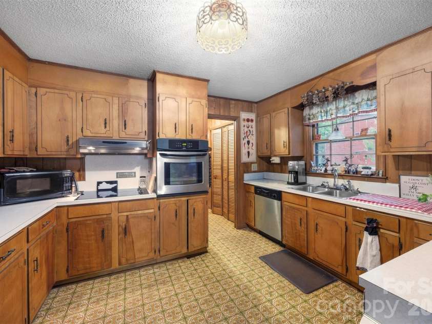 5139 Dixon Boulevard, Kings Mountain, NC 28086.  MLS# CAR4391786, YatesRealty ID 29775. 