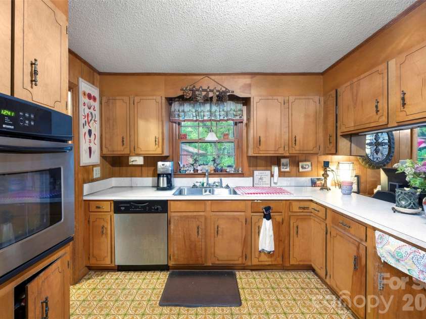 5139 Dixon Boulevard, Kings Mountain, NC 28086.  MLS# CAR4391786, YatesRealty ID 29775. 