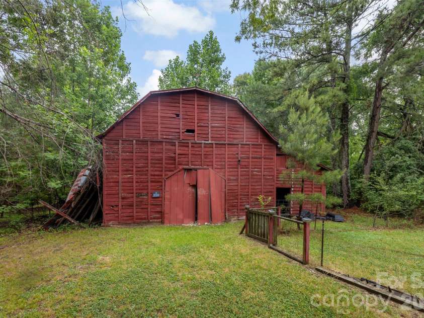 5139 Dixon Boulevard, Kings Mountain, NC 28086.  MLS# CAR4391786, YatesRealty ID 29775. 