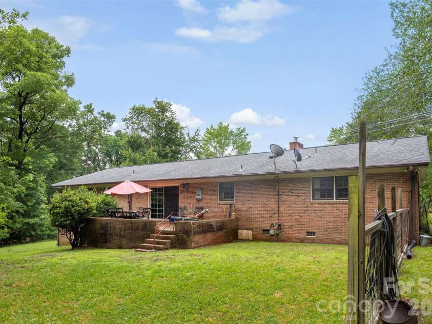 5139 Dixon Boulevard, Kings Mountain, NC 28086.  MLS# CAR4391786, YatesRealty ID 29775. 