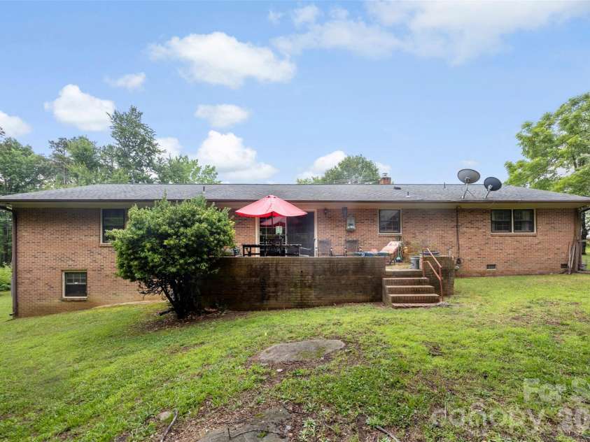 5139 Dixon Boulevard, Kings Mountain, NC 28086.  MLS# CAR4391786, YatesRealty ID 29775. 