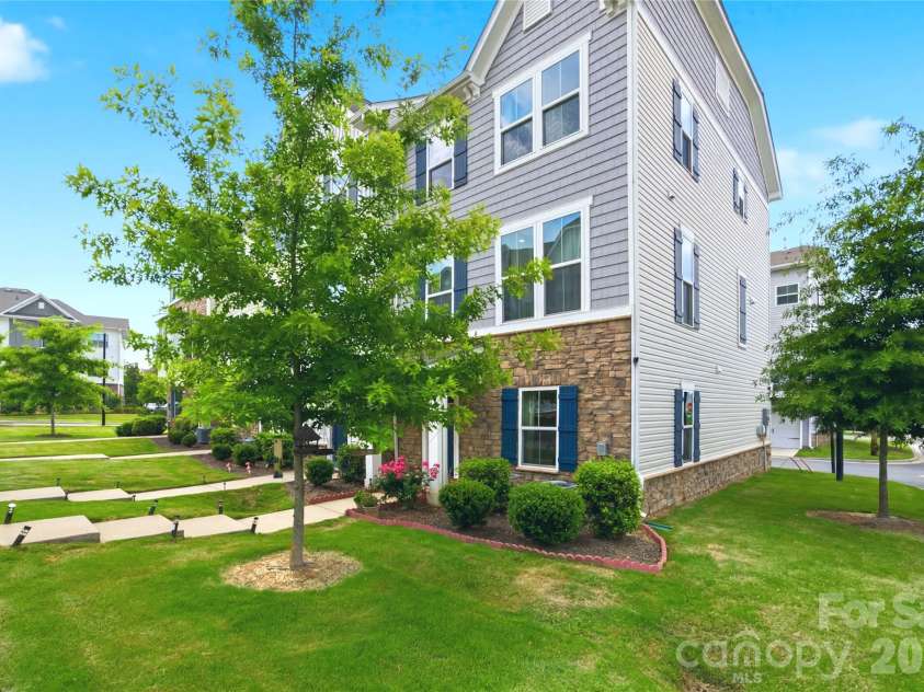 9116 Mallard Mills Drive, Charlotte, NC 28262.  MLS# CAR4392847, YatesRealty ID 29779. 