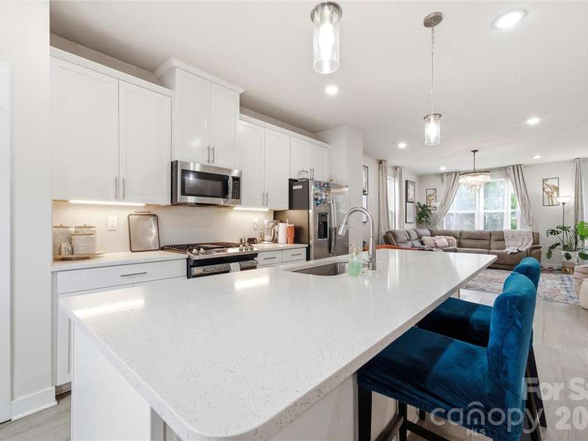 9116 Mallard Mills Drive, Charlotte, NC 28262.  MLS# CAR4392847, YatesRealty ID 29779. Beautiful and Bright!