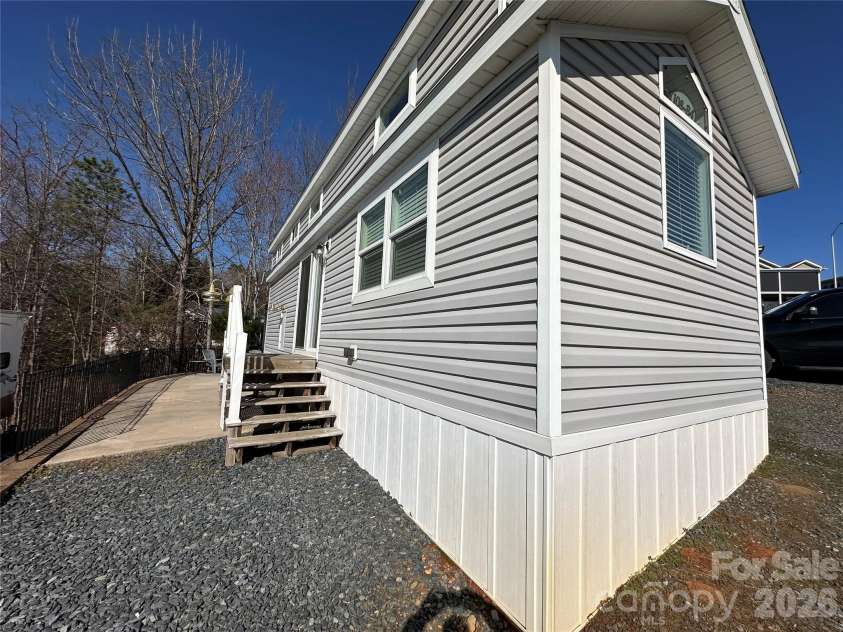 108 Eagle Drive, New London, NC 28127.  MLS# CAR4353127, YatesRealty ID 2978. 