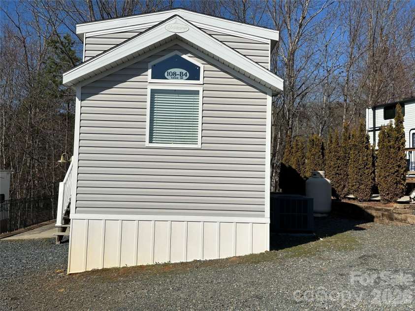 108 Eagle Drive, New London, NC 28127.  MLS# CAR4353127, YatesRealty ID 2978. 