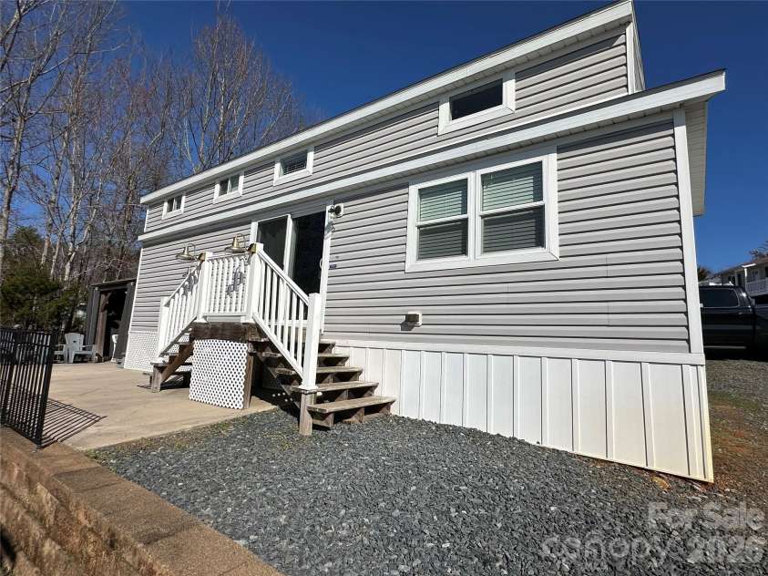 108 Eagle Drive, New London, NC 28127.  MLS# CAR4353127, YatesRealty ID 2978. 